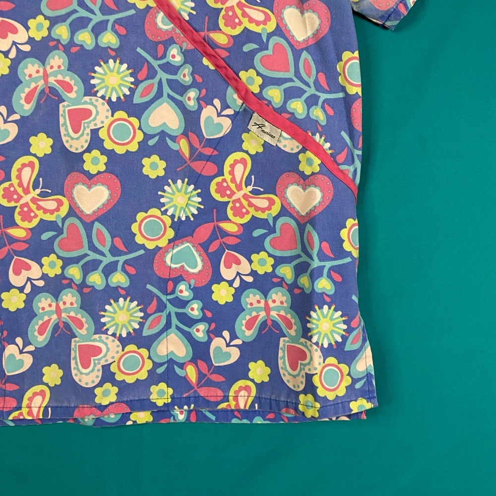 🌸🦋Spring Time Scrub Top🦋🌸 - Picture 4 of 5